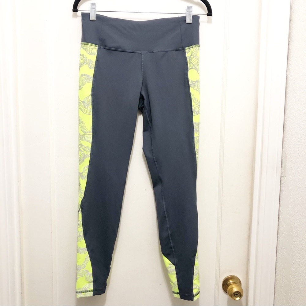 Brooks Nightlife Tights Size Medium Key Waist Pocket Back Pocket with Zipper
